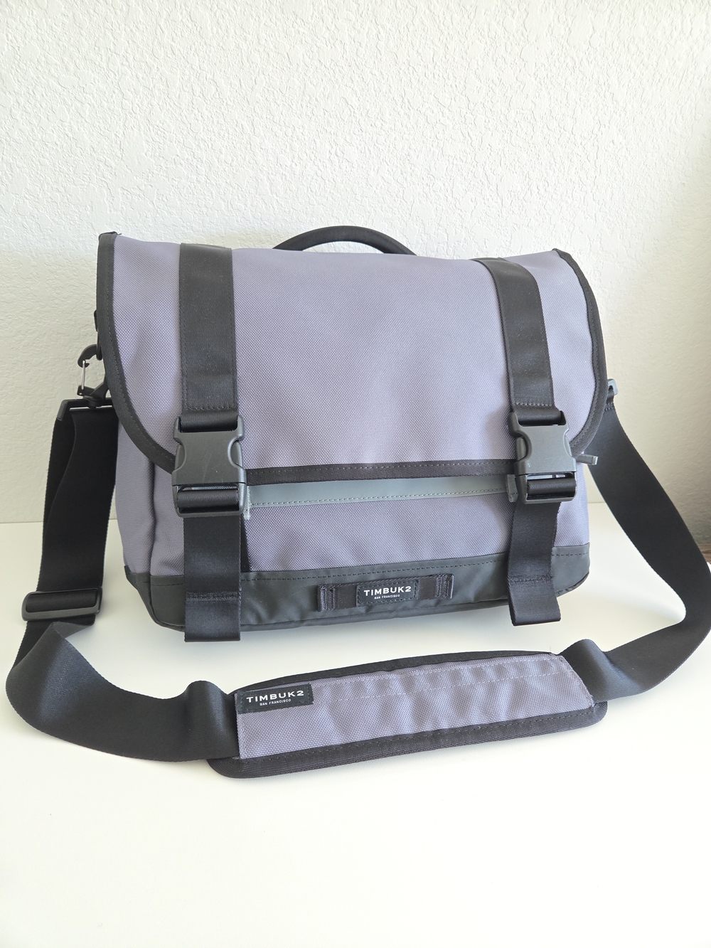 Timbuk2 Commute Laptop Messenger Bag 2.0 Gray/Black Size Medium Fit Laptop 15"